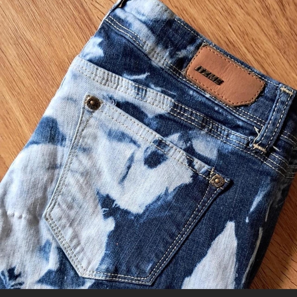 Blue and White Skinny Jeans with Acid Wash